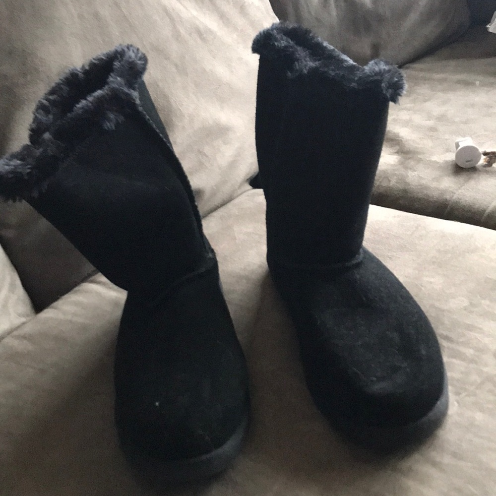 Black fuzzy boots